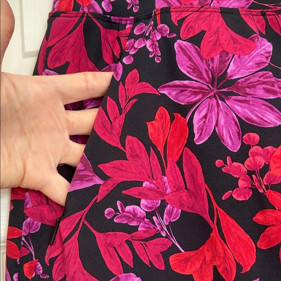 TOMMY BAHAMA Aubrey Joyful Jewel Skort - Picture 3 of 12